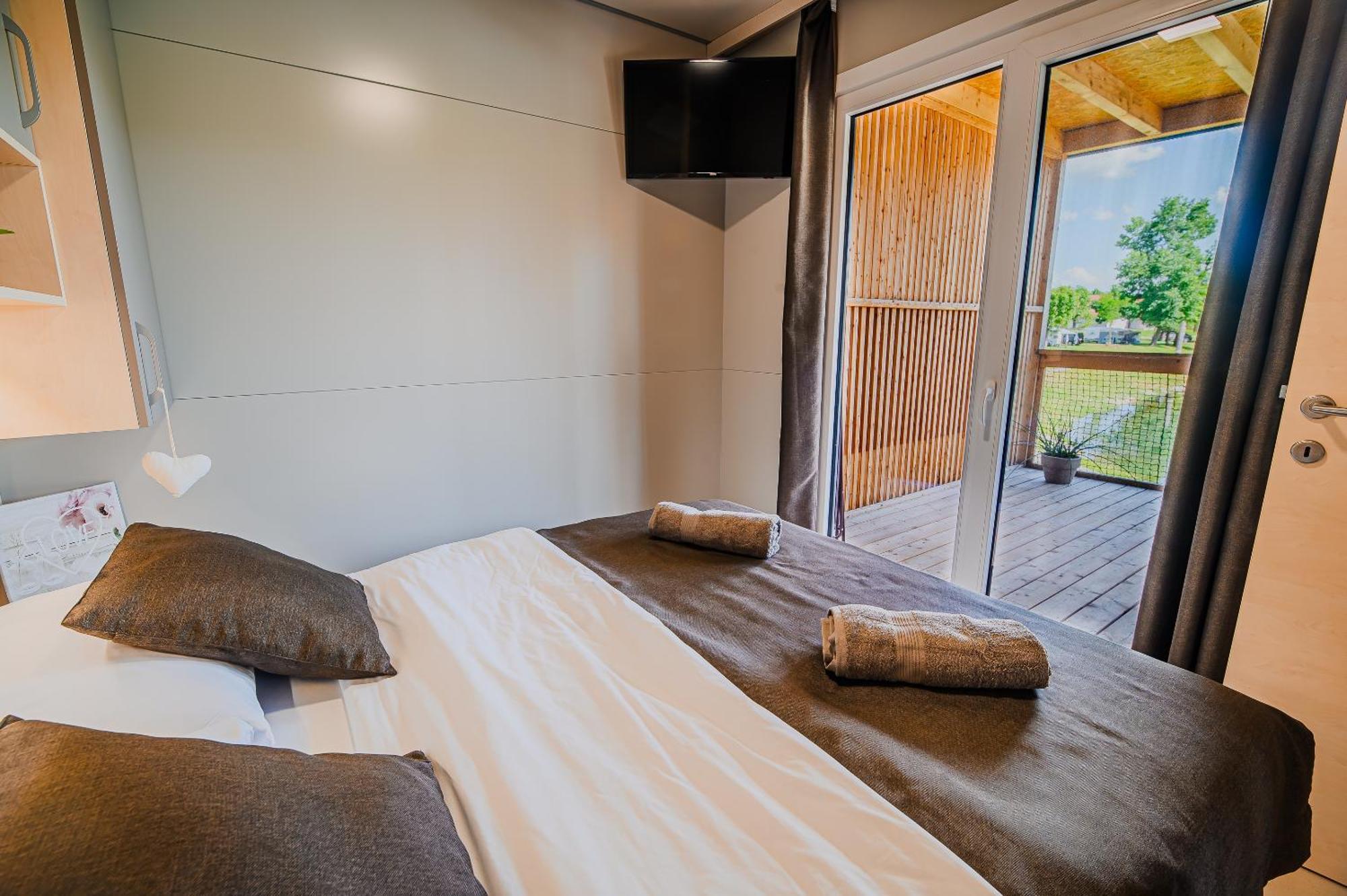 Deluxe Lake View Mobile Homes With Thermal Riviera Tickets 卡特兹奥布萨维 外观 照片